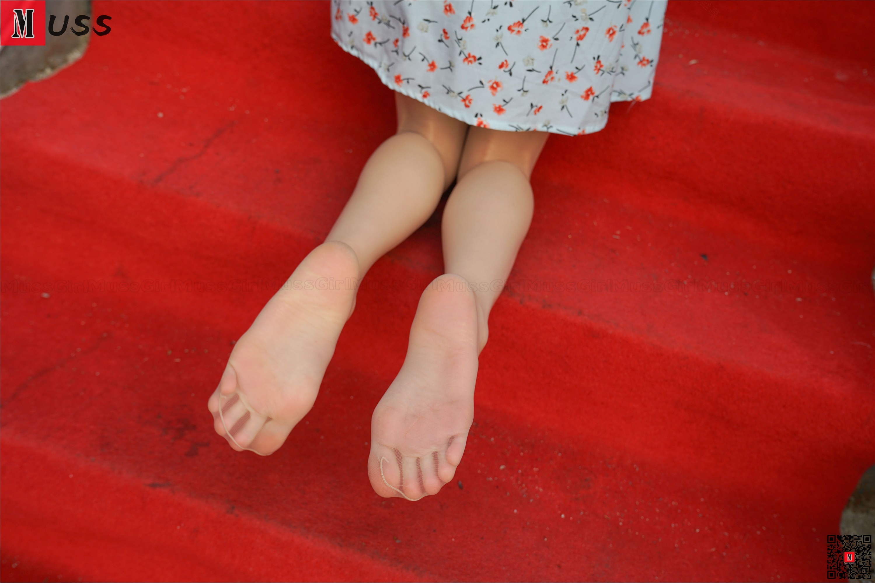 MussGirl慕丝女郎  NO.258-红毯碎花连衣裙肉丝